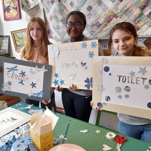 bacsixthform's tweet photo. Year 12 has had a fantastic Aspirations Week volunteering in the local community. Thank you to @TownEvents @oxorinoco @LeonardCheshire @sunshinecentre_ and Bridge Street Community Garden. #banbury #volunteering #sixthformlife https://t.co/HiVJJ34SXp