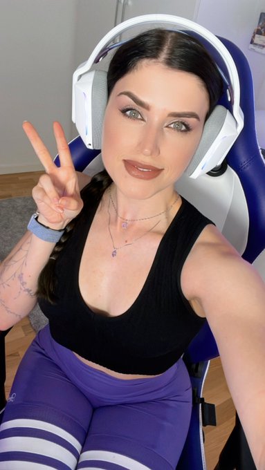 Surprise Sunday stream! 
Will be playing some more @Warcraft Dragonflight Alpha! Come hang out ? https://t