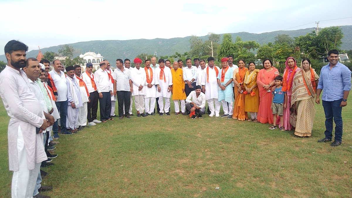 ManishaKhetri's tweet photo. #अजमेर #पुष्कर 
आज अखिल भारतीय गुर्जर महासभा की कार्यसमिति की बैठक पवित्र धाम श्रष्टि के रचयिता #तीर्थराज #ब्रह्मा जी के पवित्र स्थल पर गुर्जर भवन में सम्पन्न हुई,जिसमें पधारे हुए राष्ट्रीय कार्यकारी अध्यक्ष व संगठन मंत्री जी व सभी प्रदेश पदाधिकारियों का बहुत बहुत आभार!! https://t.co/Ql1D1w5IB3