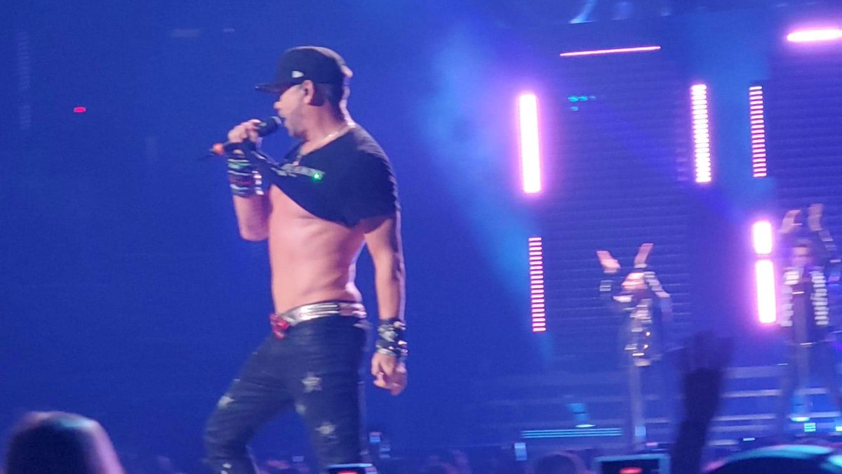 jennyfa7's tweet photo. #nkotbmixtapetour Boston. Show #4 for me this tour and my last was amazing! Can’t wait for whatever is next! I’ll get a barstool someday! @DonnieWahlberg 🤖❤️♾ https://t.co/7ngivfXx5T