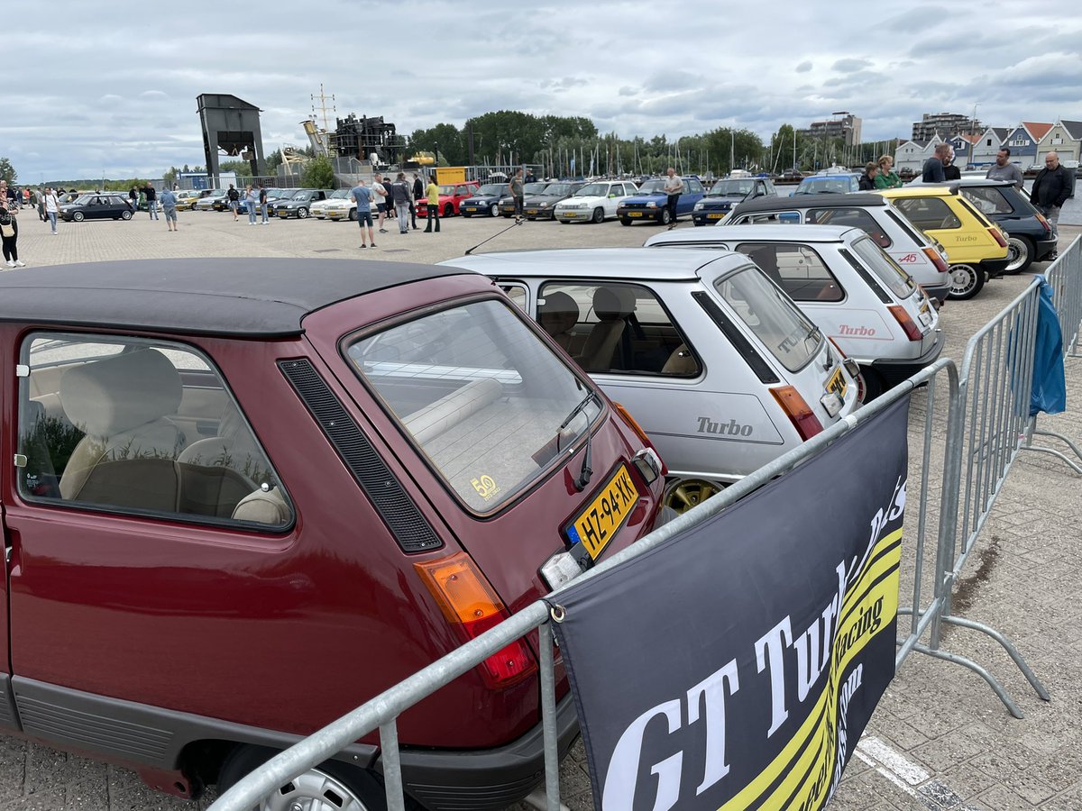 Nog even terug naar vorige week. Wat een geweldige dag op het #nautischkwartier in Huizen. #50Jaar5 #50Year5 #50Ans5 #50Jahre5 #renault #renaultclassic #retrorenault #renaultfive #keepthefivealive #turborenault #DGTTO #dutchgtturbo #savetheclassics #frenchpocketrocket ##supercinq