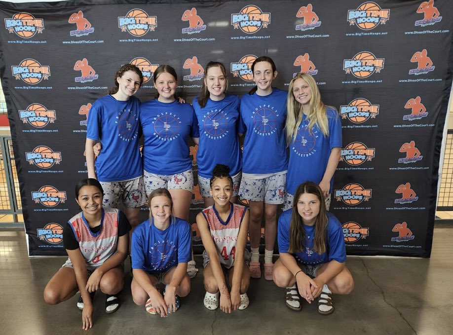 A quick tune-up at Divas of the Court for our Select team before they finish up their season at Hooping in the Phog. #GetBetterEveryDay #TheLPSisterhood🔴🔵