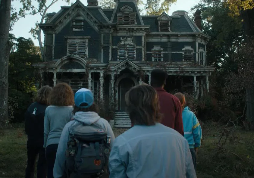 Tuckerpete's tweet photo. The Historic Claremont House located in Rome, Georgia was built in 1882 for Colonel Hamilton Yancey.
#TheStrangerThings locations team discovered the home and transformed it into the abandoned Creel House. https://t.co/SeoP1ZnXLE