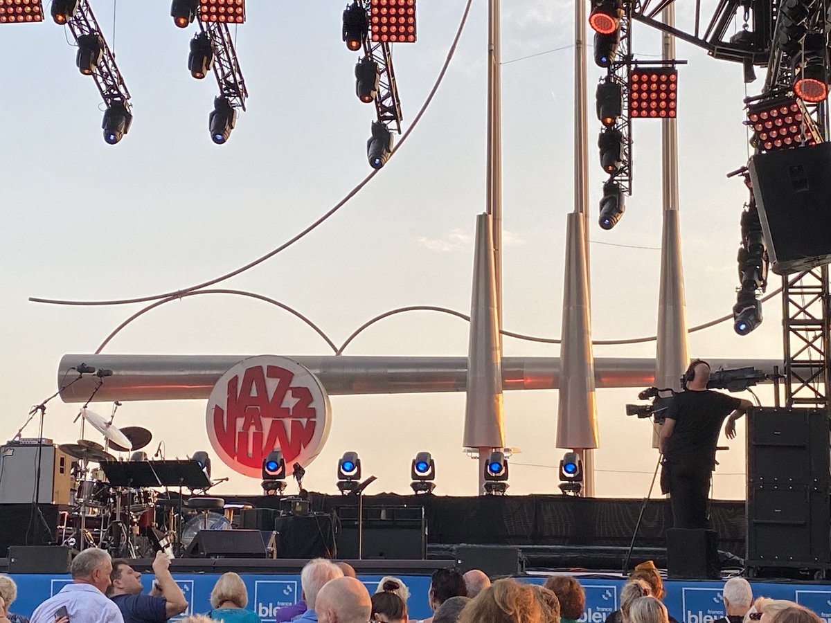 Waiting for ⁦<a href="/DianaKrall/">Diana Krall</a>⁩ #jazzajuan