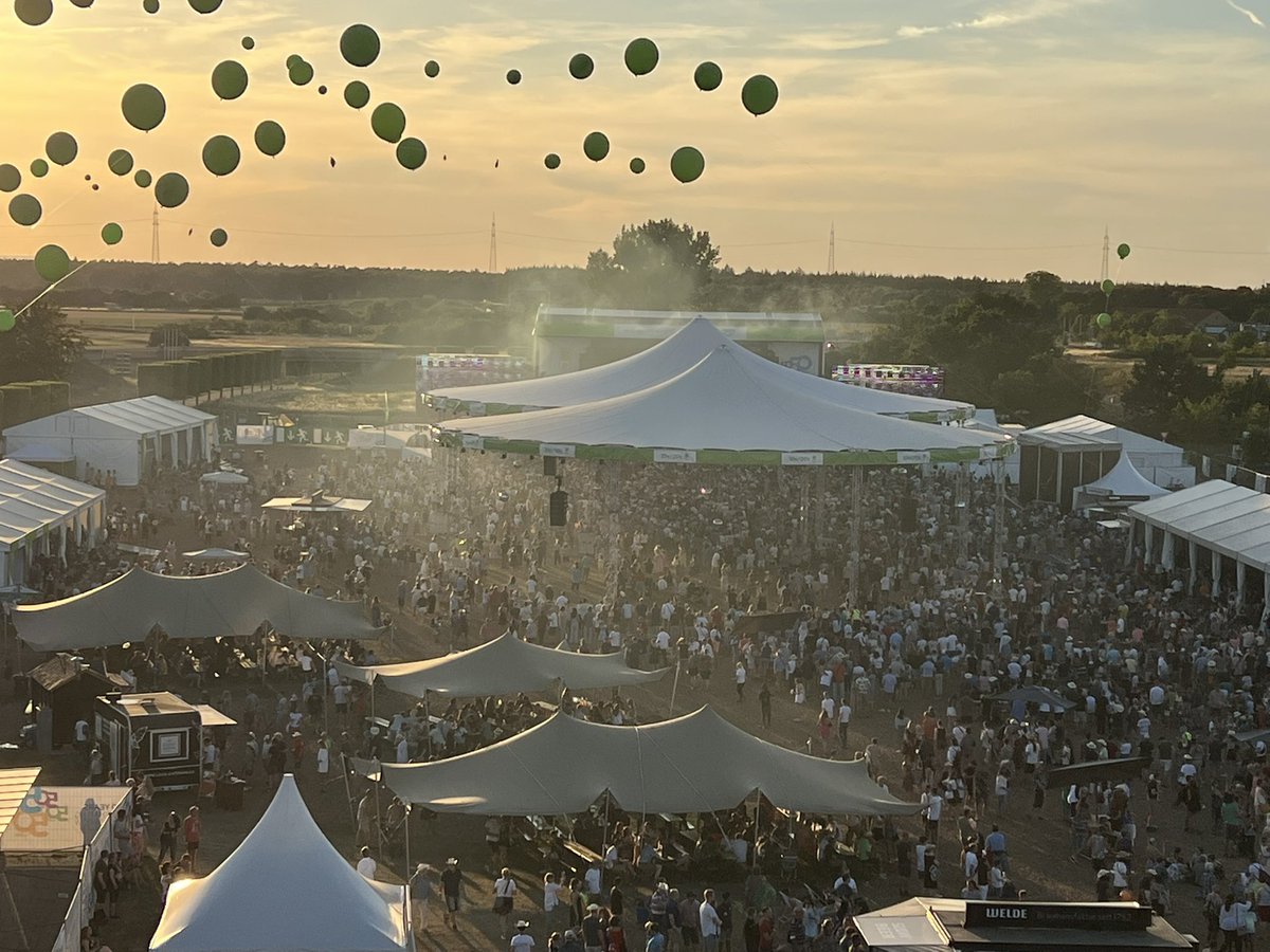 rmaessen's tweet photo. Das Highlight des Tages: Rea Garvey performt auf der Zentralbühne vor tausenden Mitarbeiter:Innen und deren Familien in Walldorf. 
#sap #sap50 #uniplan #allforthatmoment https://t.co/TBpF4L7Oam