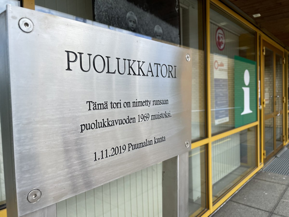 emilelo's tweet photo. Kun muu maailma juhli Woodstockissa, Puumala poimi puolukoita. Kun muu maailma seurasi kuulentoa, Puumala poimi puolukoita. Kun muu maailma kuunteli Led Zeppelinin ensimmäistä albumia, niin mitä Puumalassa tehtiin? Aivan, poimittiin puolikoita. 

Niitä oli niin helvetisti. https://t.co/inKZt4puSE