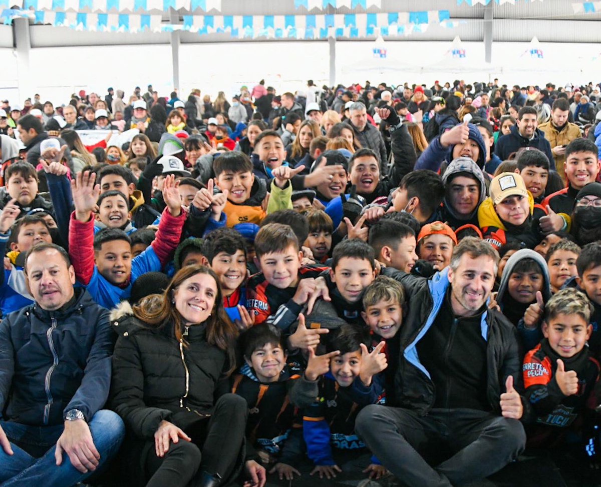 ines_arrondo's tweet photo. Compartimos una jornada de mucha emoción en #Pilar junto a su intendente @FedericoAchaval y muchísimas familias que estuvieron presentes en la inauguración del nuevo Club Municipal Tribarrial. #PrimeroLaGente #EstadoPresente #ArgentinaDeportescris https://t.co/WYBx0eA2TX