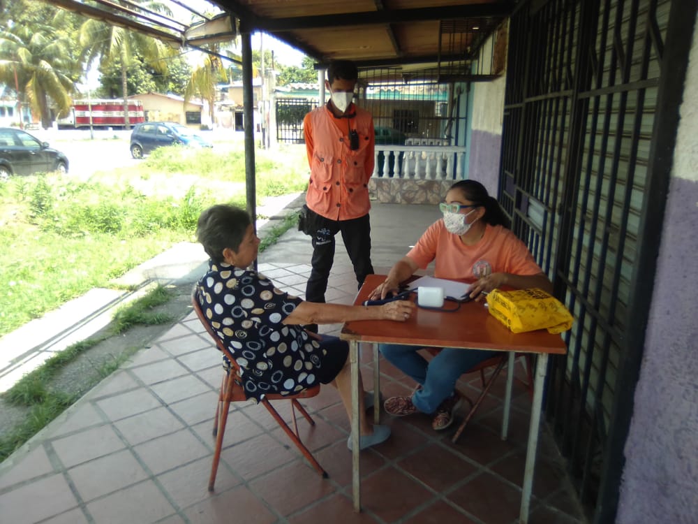 Rescate88carabb's tweet photo. #soyfevesar El día de hoy se realizó actividad en la comunidad fundación Mendoza sobre control de presión arterial a los habitantes de la comunidad.
@FEVESAR_Cabbo 
@fevesar_ong 
@SistemaCarabobo 
@pcivil_carabobo 
@PCivil_Ve https://t.co/GJOf3EX7nQ