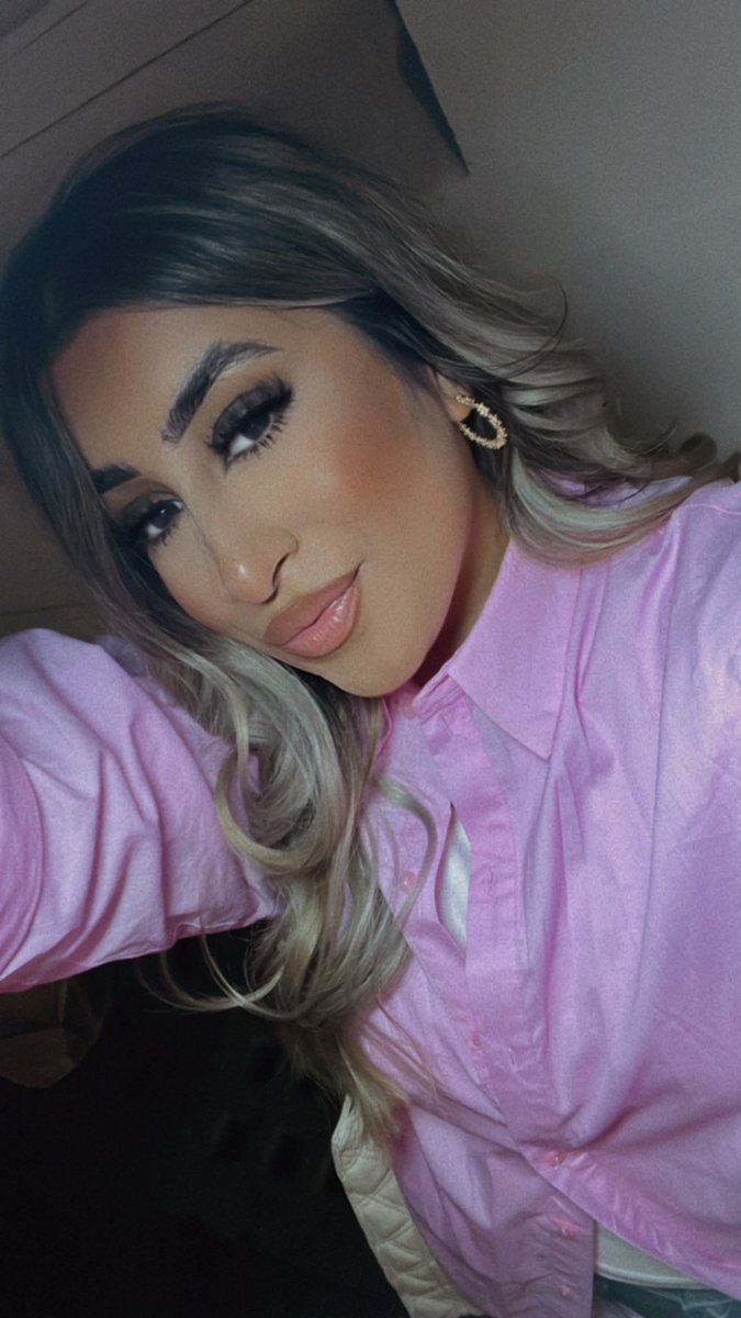 Aminah008's tweet photo. Ughhh Pink 🙄🤍 https://t.co/BVNzI7X7j3