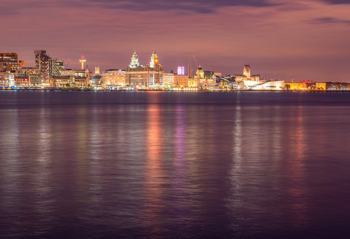 New Competition.
RT and follow (if you haven't already) for a chance to win this 12 x 8 inch #Liverpool Waterfront at Night print. The draw will be on Sunday, 24th July.