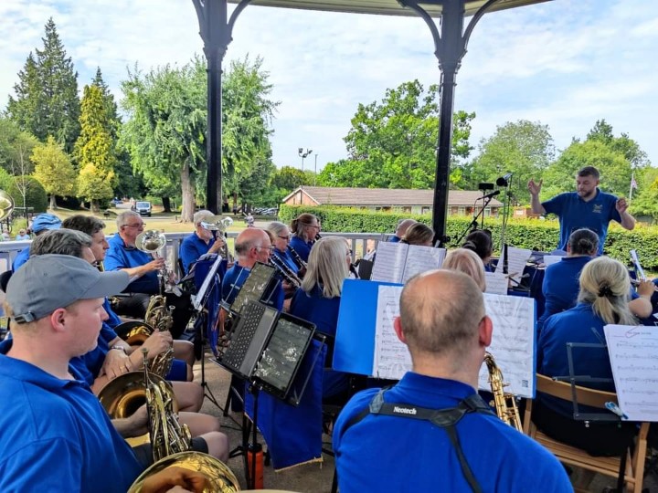 blackwellband's tweet photo. A fabulous afternoon entertaining the crowds at Droitwich lido Park. https://t.co/M1dWVFJYcm
