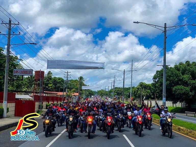 JS19JManagua's tweet photo. #4319FuerzadeVictorias | Militancia #Sandinista realiza Caravana Motorizada de #Managua a Masaya conmemorando el Día de la Alegría! ✊🏻🔴⚫️🏍 https://t.co/9EGU3qzsUa