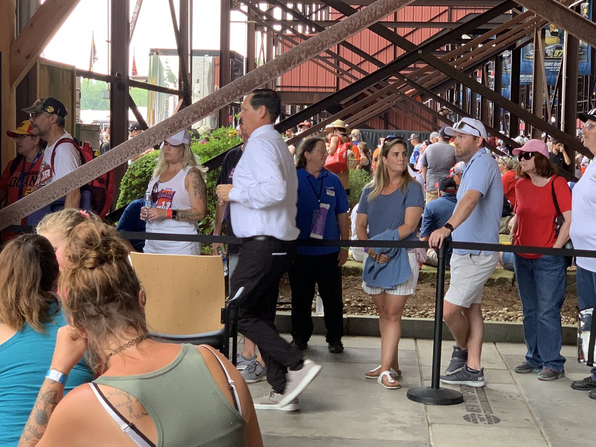 magicjrfan's tweet photo. None other than @SteveLetarte sprinting @NHMS to the press box. https://t.co/SnbXAjXcHg
