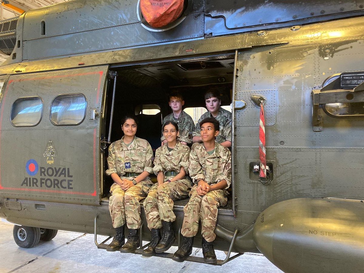 2FWatford's tweet photo. On Saturday, 5 cadets from 2F took part in an Aviation Muster at RAF Benson. There were smiles all round as the cadets had the opportunity to get a close up view of the RAF Land Rovers on display and even fly in a Puma helicopter! @OCHertsBucks @hbwaircadets https://t.co/EgJAOjGuJD