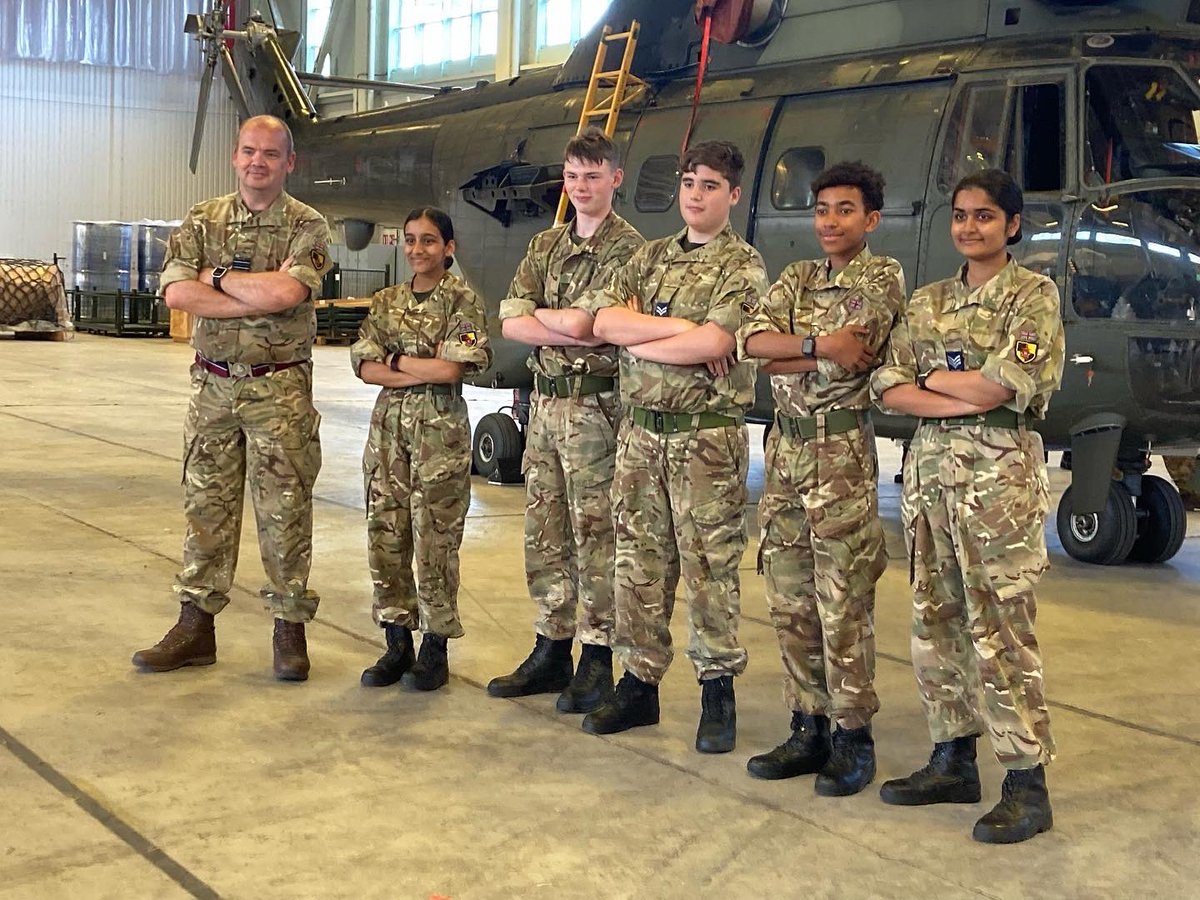 2FWatford's tweet photo. On Saturday, 5 cadets from 2F took part in an Aviation Muster at RAF Benson. There were smiles all round as the cadets had the opportunity to get a close up view of the RAF Land Rovers on display and even fly in a Puma helicopter! @OCHertsBucks @hbwaircadets https://t.co/EgJAOjGuJD