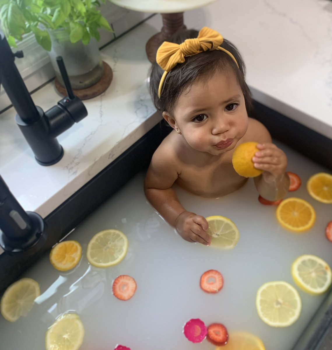 coachsearight's tweet photo. My Granddaughter Cruz enjoying her 1st Milk Bath must be funβ¦β¦.Pop Pop is jumping in. #havingfun #GoCruz https://t.co/4BGvRMhPQ0