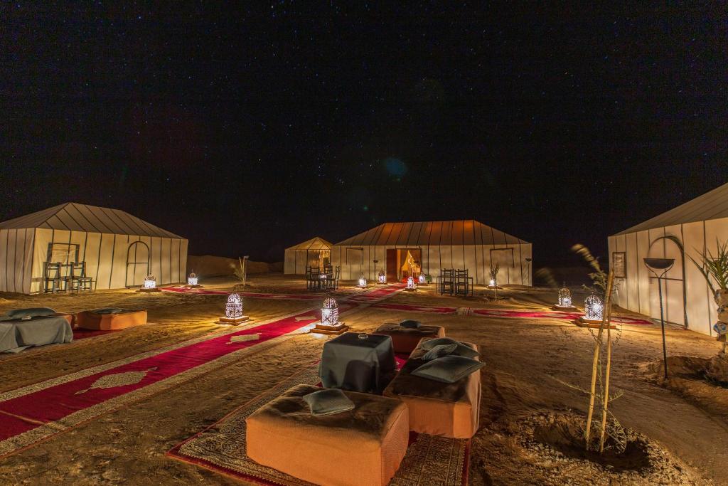 IsiAuk's tweet photo. Une belle soirée au cœur de Merzouga
#morocco
#maroc
#amazingh https://t.co/fjFujXetKj