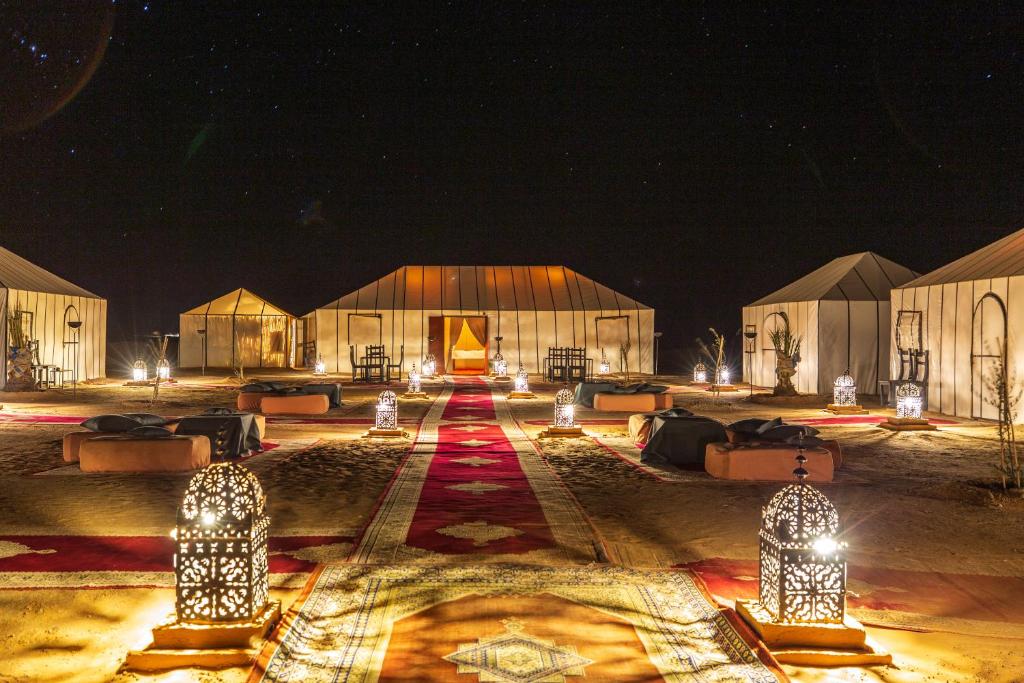 IsiAuk's tweet photo. Une belle soirée au cœur de Merzouga
#morocco
#maroc
#amazingh https://t.co/fjFujXetKj