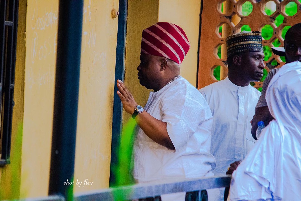 damilolanft's tweet photo. Please tag @davido till he 👁.Lord I want to be the official photographer to the governor God please 😭🙏 I left Lagos to osun to do this God please help me Lord  guys please retweet 😭😭🙏@davido @AAdeleke_01 #Davido #ImoleDe #imolede #tinibu #Portable #Davido https://t.co/ZQomd2T5dT
