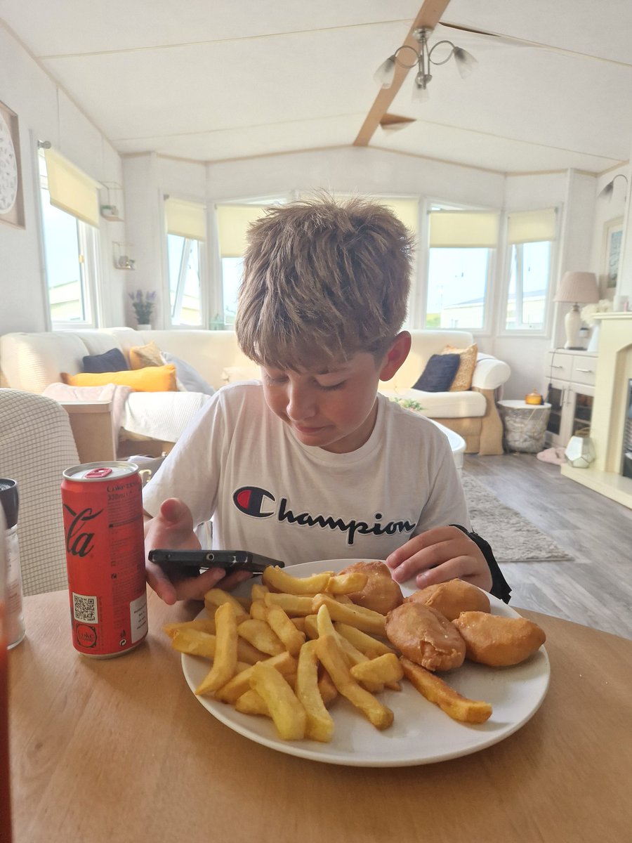 twinieryan's tweet photo. My dinner date in #wexford this evening. Too hot to cook so ordered a Chinese and Tristan had chicken balls 🤣🙈 https://t.co/hs8ga8xYZu