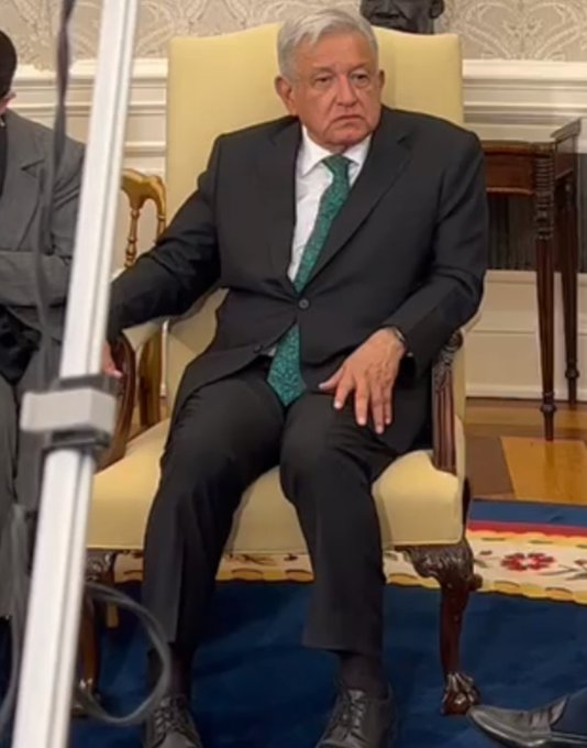 torito_01's tweet photo. @ElMulo10 Y  el  #SinBolas
con cara de;
"Ya  Diojito que  acabe  ejte  juplijio"

Ovidio
Epigmenio https://t.co/hIASxQ2fv5