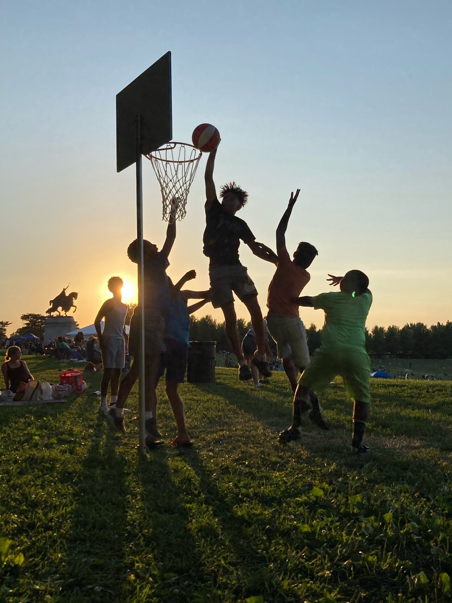WhereasHoops's tweet photo. St. Louis, basketball looks good on you. 😍😍😍
#whereashoops
https://t.co/3cNTfOV9e0 https://t.co/wnjynro1Ak