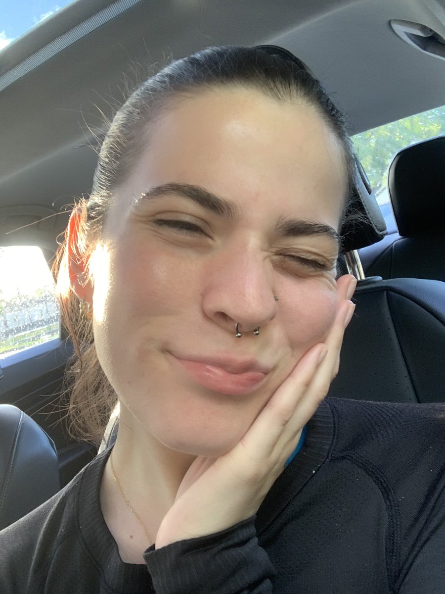 pixelchickk's tweet photo. I love me! Me me me! Sarah loves herselffffff! With a great big hug and a kiss from me to me, I am Sarah me me me! #conceitedbitch https://t.co/3fkLjXC8dI