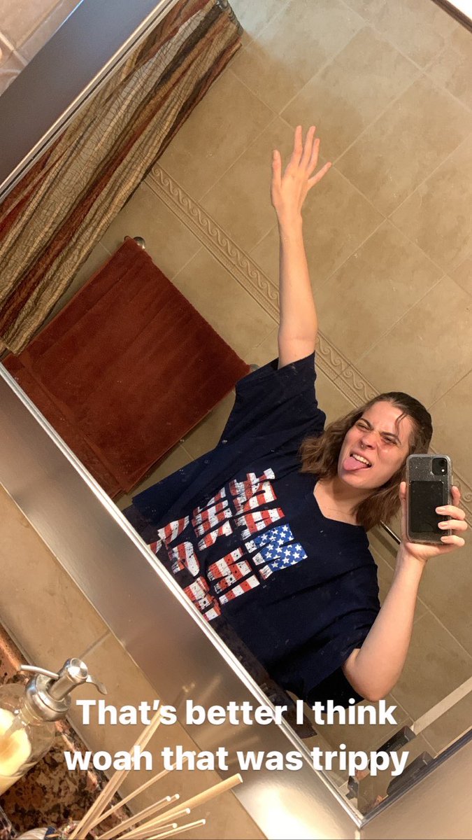 pixelchickk's tweet photo. I love me! Me me me! Sarah loves herselffffff! With a great big hug and a kiss from me to me, I am Sarah me me me! #conceitedbitch https://t.co/3fkLjXC8dI