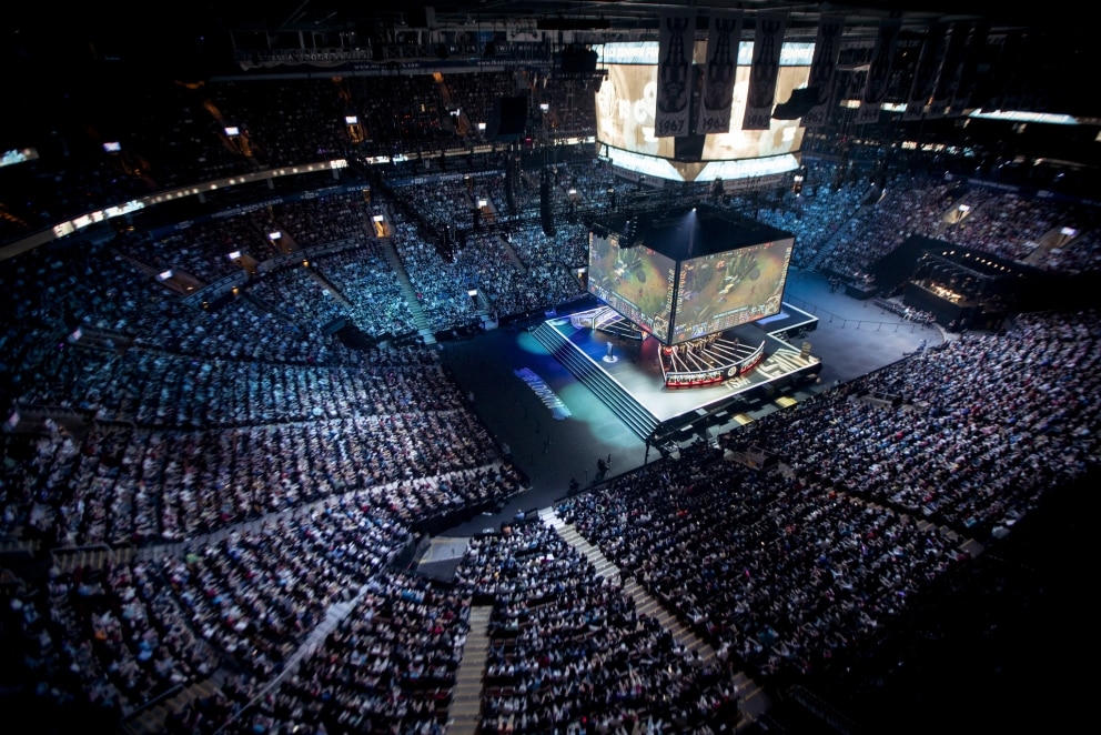 The latest League of Legends #LCS #DFS Playbook is now LIVE from <a href="/CannsComments/">some odd fantasy esports writer</a> for this afternoon's slate featuring five matchups!

Ed breaks down each matchup with his favorite plays and stacks so you can CRUSH today's Esports action!

Read Here: ow.ly/LX1w50JXBnP