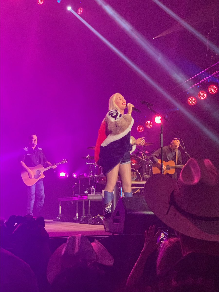 EvaKiefer13's tweet photo. @blakeshelton @gwenstefani - you rocked it last night! @calgarystampede thanks you!!! @Ghsanka @Ash_vickers_ https://t.co/KAf5dK45nS