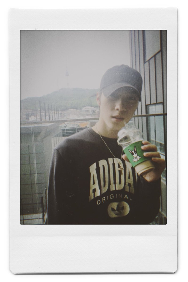 strawdery_'s tweet photo. Before the day ends, happy 4 years anniv hendery!🥳✨️
#4YearsWithHENDERY https://t.co/DrYzZM4Ewl