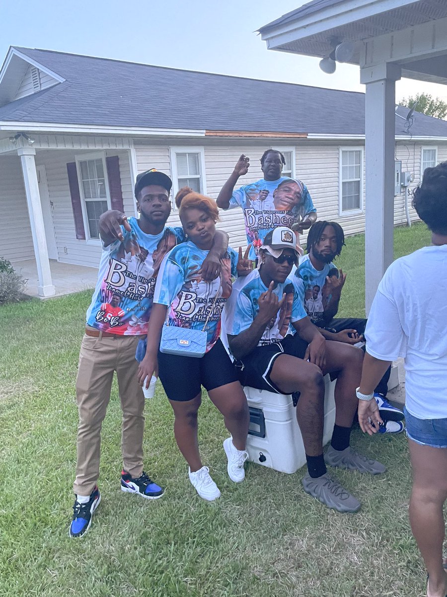 ysl5ive_'s tweet photo. โI need my brada just like my backbone you more than my friendโ๐ Imma miss you cuzzo ๐๐ Shit donโt feel right dawg ๐ข We gone keep your name alive fasho๐๐พ
#LLBOBO https://t.co/42TXIcjPB9
