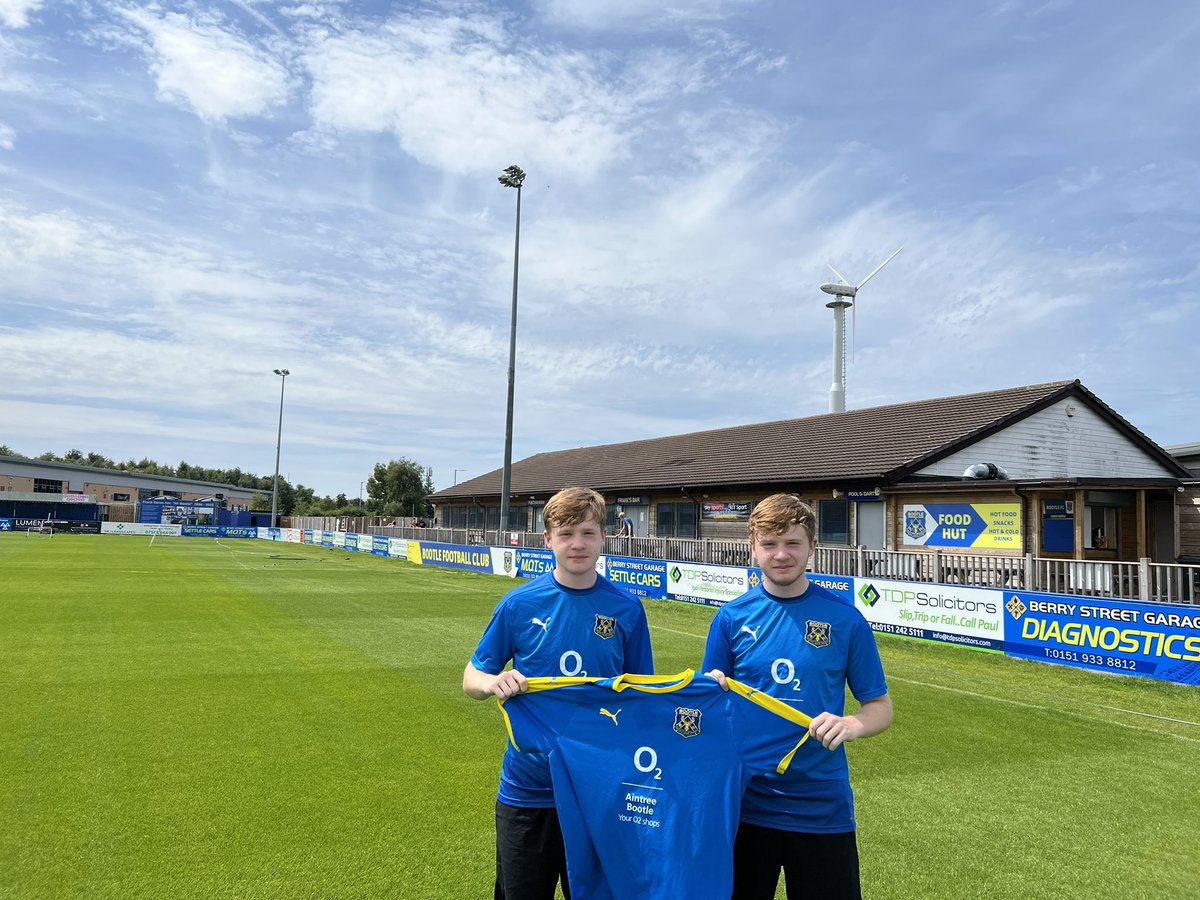 2️⃣ New signings 

They come as a pair in midfield

Jack Flight &amp; James Flight 

Two local Bootle lads… 

Previous clubs - <a href="/LaticsOfficial/">Wigan Athletic</a> &amp; <a href="/BurscoughFC1946/">Burscough FC</a> 18s 

#UpTheBucks 🔵🟡