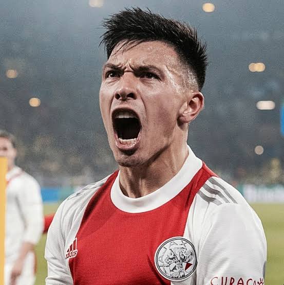 Lisandro Martinez: "Yes, I am called The Butcher of Amsterdam. We Argentines do everything with passion - and when I go out on the pitch, I fight for every ball. If I have to step over dead bodies, I WILL DO IT".

This guy... Surely will be one of my favorite Man Utd players 🔥