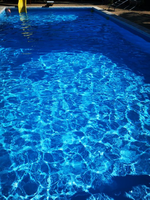 Un po' di relax in piscina ☺️ https://t.co/VUBzB6VCuo<a href="/tag/feetfethish"class="tags"><span>#feetfethish</span></a>