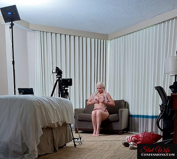 I'm Always working 😃  Had the pleasure of shooting both these lovely ladies yesterday. @JanineJericho<a href="/tag/mvsales"class="tags"><span>#mvsales</span></a>