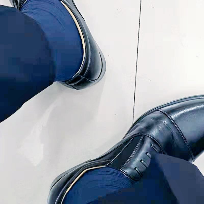 站在人群我豪不起眼，站在社会我不玩心眼。