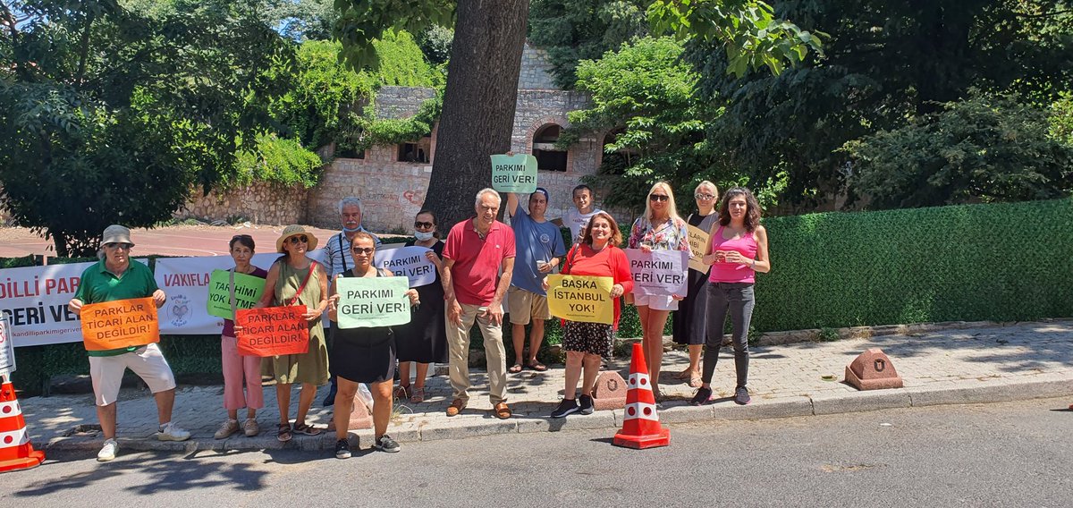 Parkımızi bekliyoruz. 7 ay. Çökmeye, ranta müsaade etmeyeceğiz. Park çocuklarındır, çocukların kalacak.