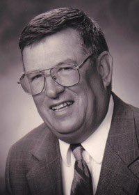 CoachGrayvold's tweet image. The world truly lost a legend yesterday with the passing of Tom Lange.

It’s hard to put into words what “The Kid” meant to us all in the Warhawk nation.

His name will live forever in the halls of @UWWAthletics and @WarhawkFootball.

“And it’s root, root root for the WARHAWKS!”