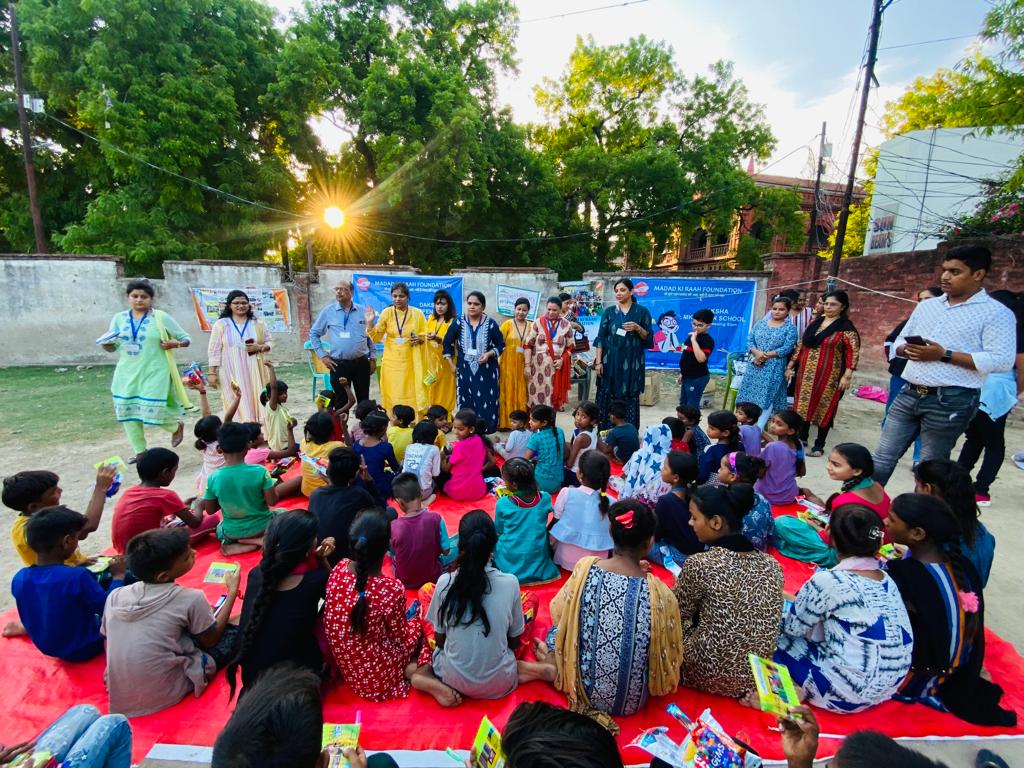 ki_madad's tweet photo. कल ओमर वैश्या महिला मण्डल ( सेवा प्रकल्प फ़ाउंडेशन) के सदस्यों ने मदद की राह संस्था के ओपन स्कूल में बच्चों के साथ एक खूबसूरत दिन व्यतित किया। 

@rajiasup @nagarnigamknp @kanpurnagarpol @asim_arun @Satishmahanaup @myogiadityanath @dcpekanpur @smartcitykanpur @DMKanpur https://t.co/oGcWFVdUj6