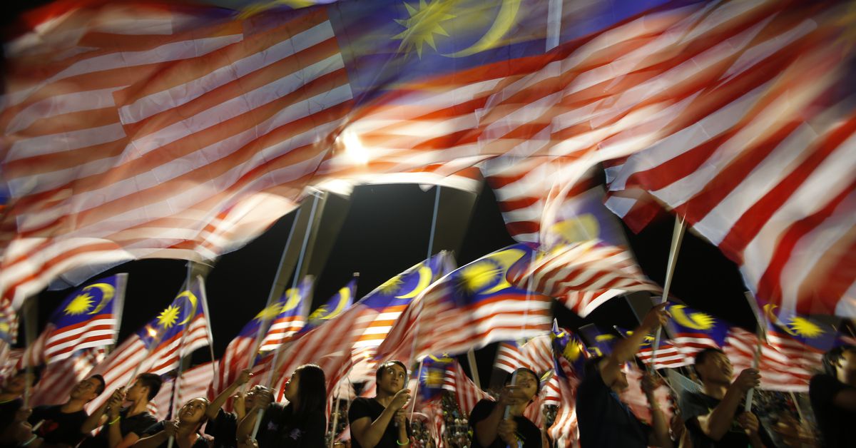 Reuters's tweet photo. Malaysian assets at risk globally as late Sultan's heirs claim $15 billion award https://t.co/3hTrSJJaWF https://t.co/8ulvhvQPX0