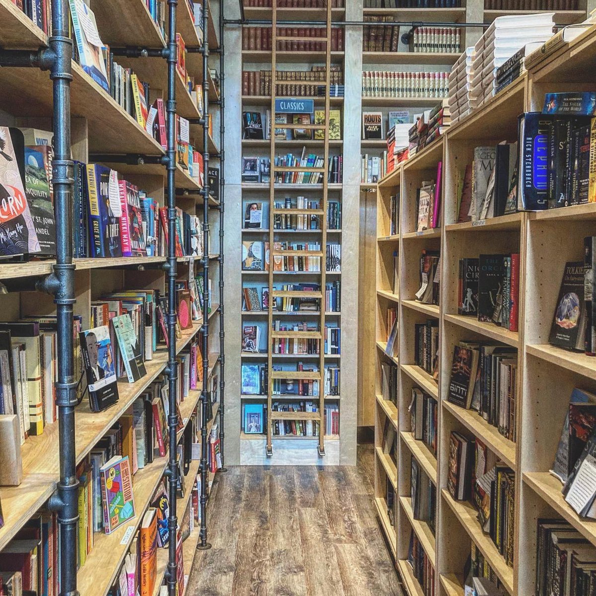 ajdcalderone's tweet photo. Honoured to have my #novel on the shelves @MassyBooks in Vancouver.

Support #local #bookstores and #canlit 

Being on the west coast for the @ubccrwr summer residency was fuel to my fire. Can’t wait to be back.

Get your copy here:

https://t.co/UhWwoSy1Uh https://t.co/G0eiiGb5vI
