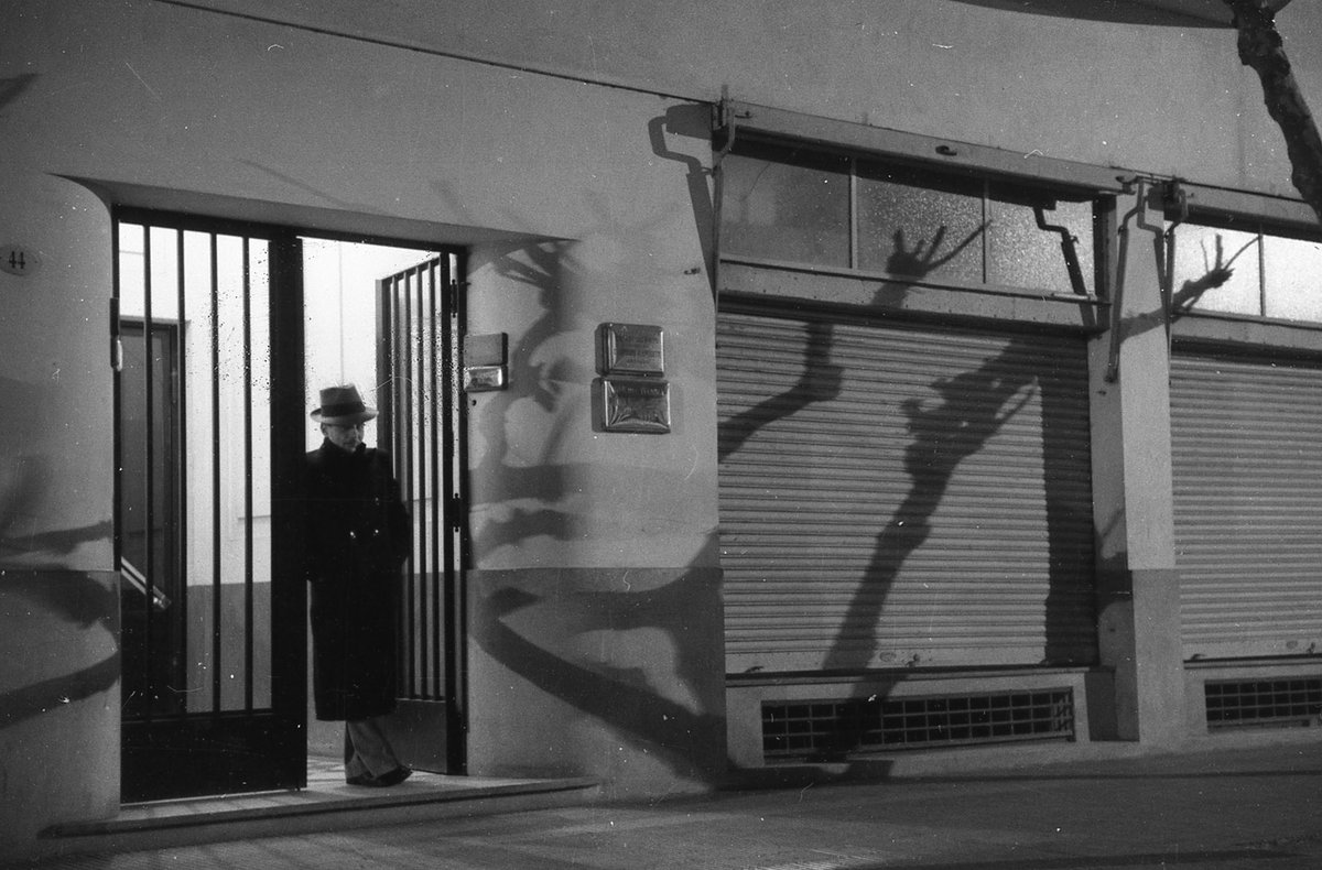 cchatruc's tweet photo. Del policial negro a Eva Perón: tras las huellas de #AlbertoHaylli, el misterioso fotógrafo de Junín. Mi columna de hoy en @LNRevista https://t.co/8jJA89BFfK #arte #art #fotografía #photography @proyectohaylli @ArtexArte https://t.co/iz0DsCPvoA