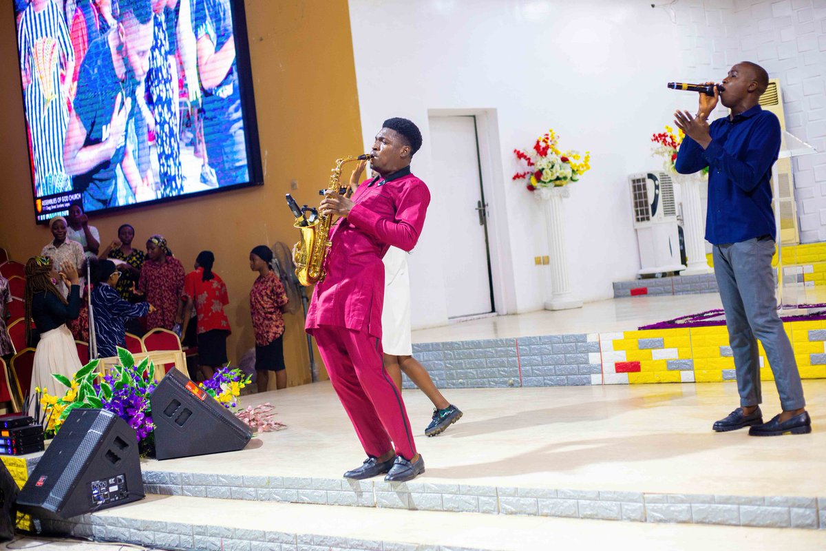 TheHotChurch1's tweet photo. We are extremely grateful to Bholuh �� &amp; his amazing team for coming.
Thanks for ministering. 
@Oluladeboluwatife 👏

#WeWorshipElShaddai
#Resurrection 
#WWE #WWE22 
#HotChurch🔥 https://t.co/XAuPg59Ao9