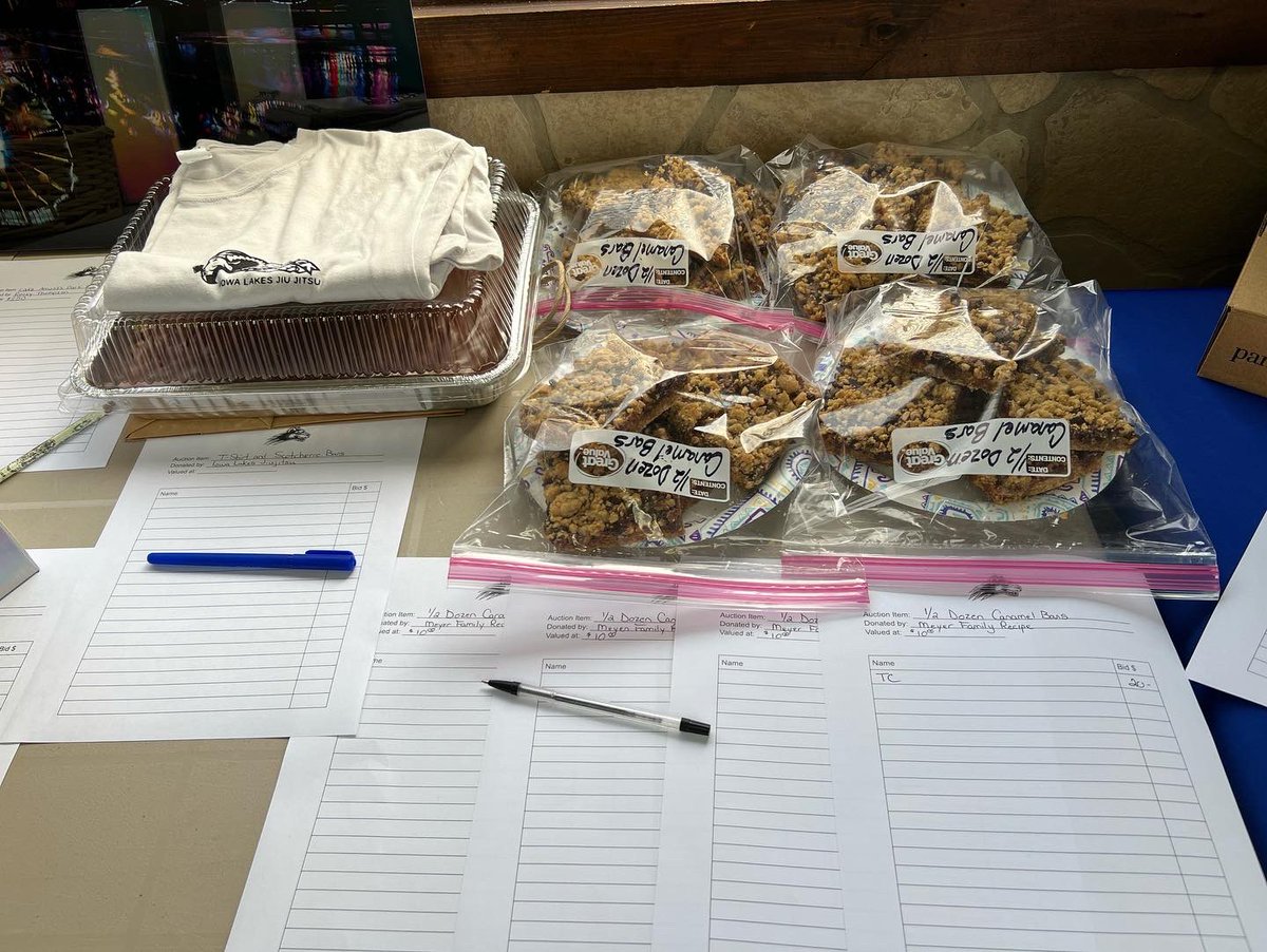 HLPBoosterClub's tweet photo. It’s a beautiful day for golf!!

The course is full &amp; the Silent Auction has started!!

Auction goes until 1 PM. 

Make sure to stop out and bid and bid and bid, watch some golf and enjoy great food!!￼ https://t.co/yzOT4iDsGt
