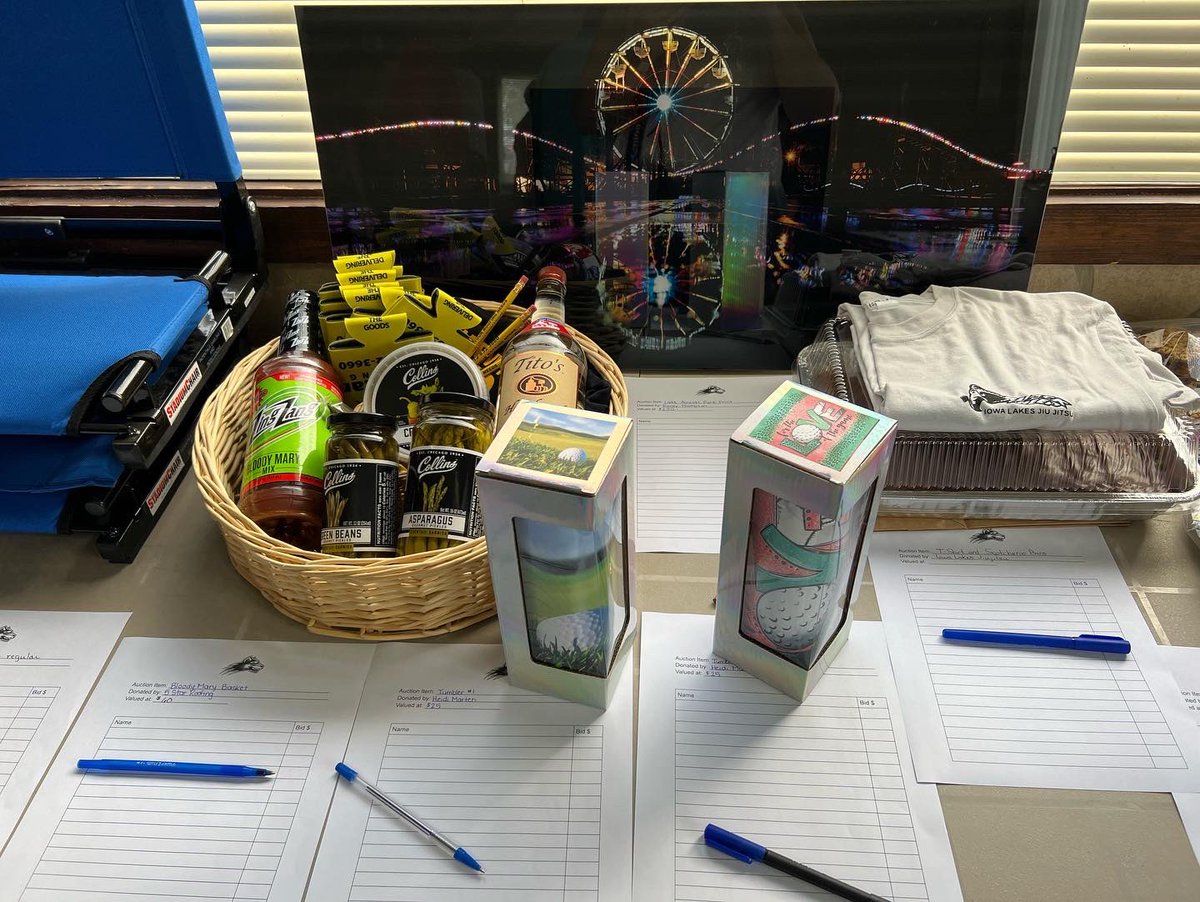 HLPBoosterClub's tweet photo. It’s a beautiful day for golf!!

The course is full &amp; the Silent Auction has started!!

Auction goes until 1 PM. 

Make sure to stop out and bid and bid and bid, watch some golf and enjoy great food!!￼ https://t.co/yzOT4iDsGt