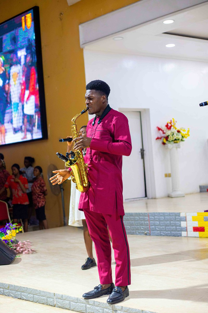 TheHotChurch1's tweet photo. We are extremely grateful to Bholuh �� &amp; his amazing team for coming.
Thanks for ministering. 
@Oluladeboluwatife 👏

#WeWorshipElShaddai
#Resurrection 
#WWE #WWE22 
#HotChurch🔥 https://t.co/XAuPg59Ao9