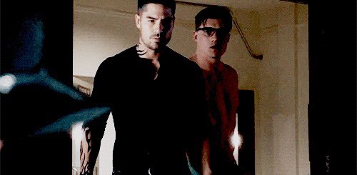 GingerLeeAuthor's tweet photo. What is this from? I need to know. It has big #fallingforfangs vibes 🔥 https://t.co/wpVyGF88MG