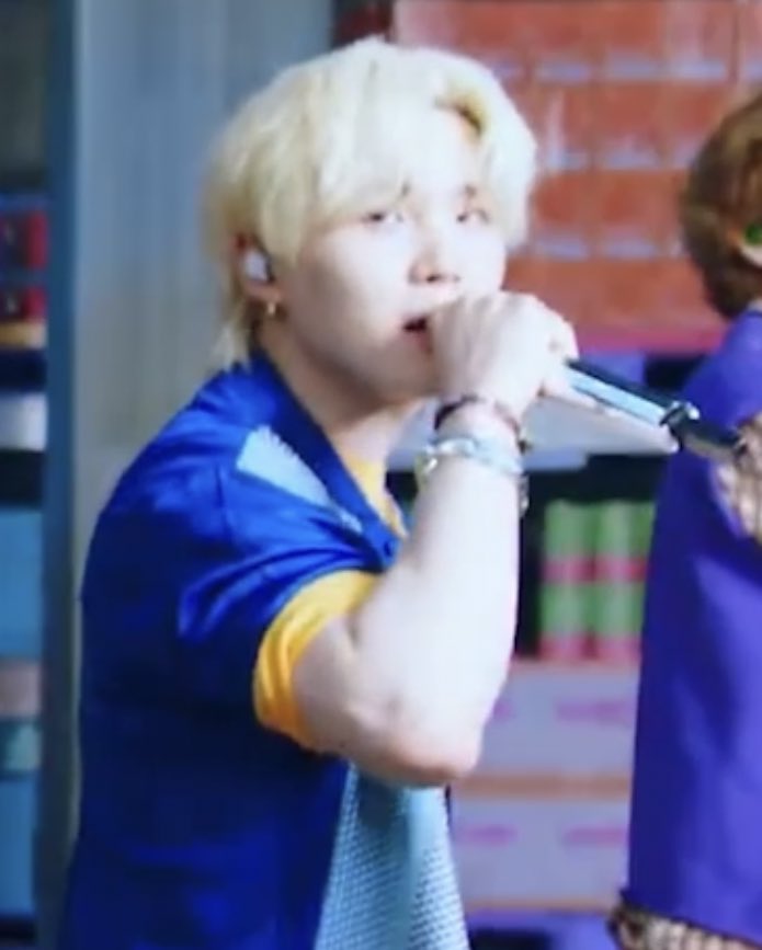 Healinghours7's tweet photo. Min yoongi moments that live in my mind rent free : a very sexiest 3am thread https://t.co/8Q1eUv5G3b