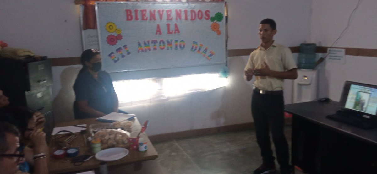 Orangelv74's tweet photo. Alumnos de la escuela técnica "ANTONIO DIAZ" defendiendo su informe de pasantia ciudad bolivar Venezuela.. https://t.co/25CNnNMjiQ